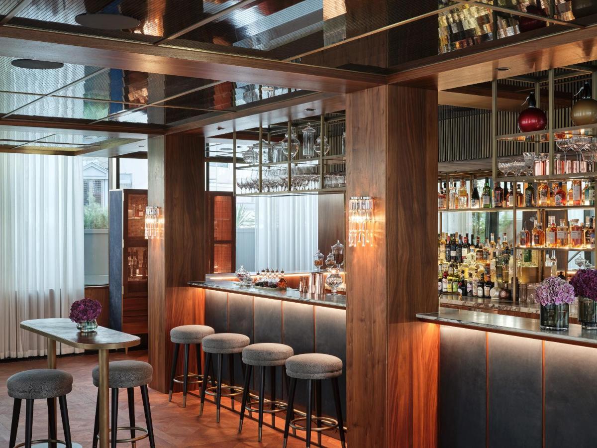 Hotel Rosewood Vienne Extérieur photo The bar at the 100 Queen's Gate
