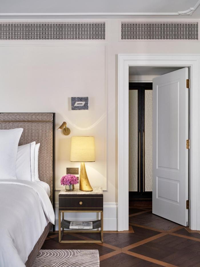Hotel Rosewood Vienne Extérieur photo A bedroom at The Carlyle