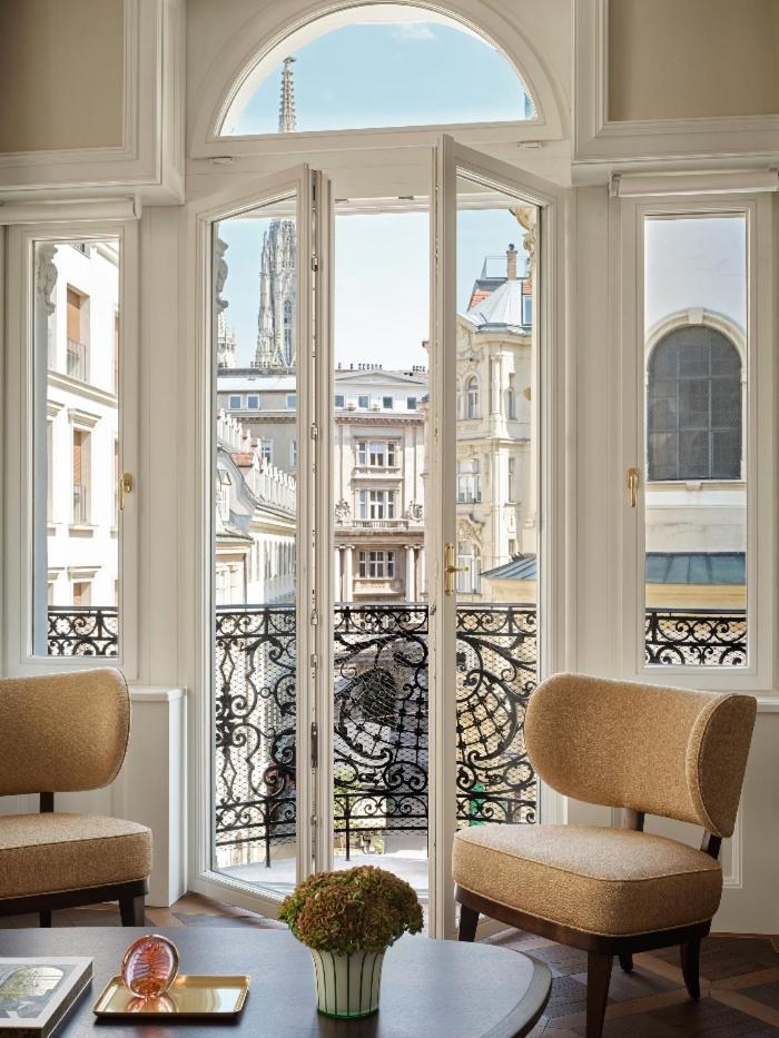 Hotel Rosewood Vienne Extérieur photo A French window