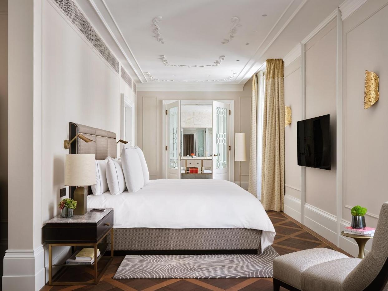 Hotel Rosewood Vienne Extérieur photo A bedroom at The London Edition